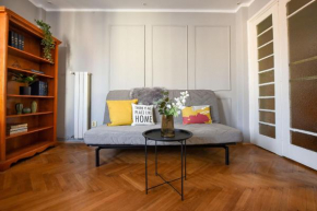 Stylish & Spacious Apartment near The Old Town - A Touch of History, a Dash of Modernity